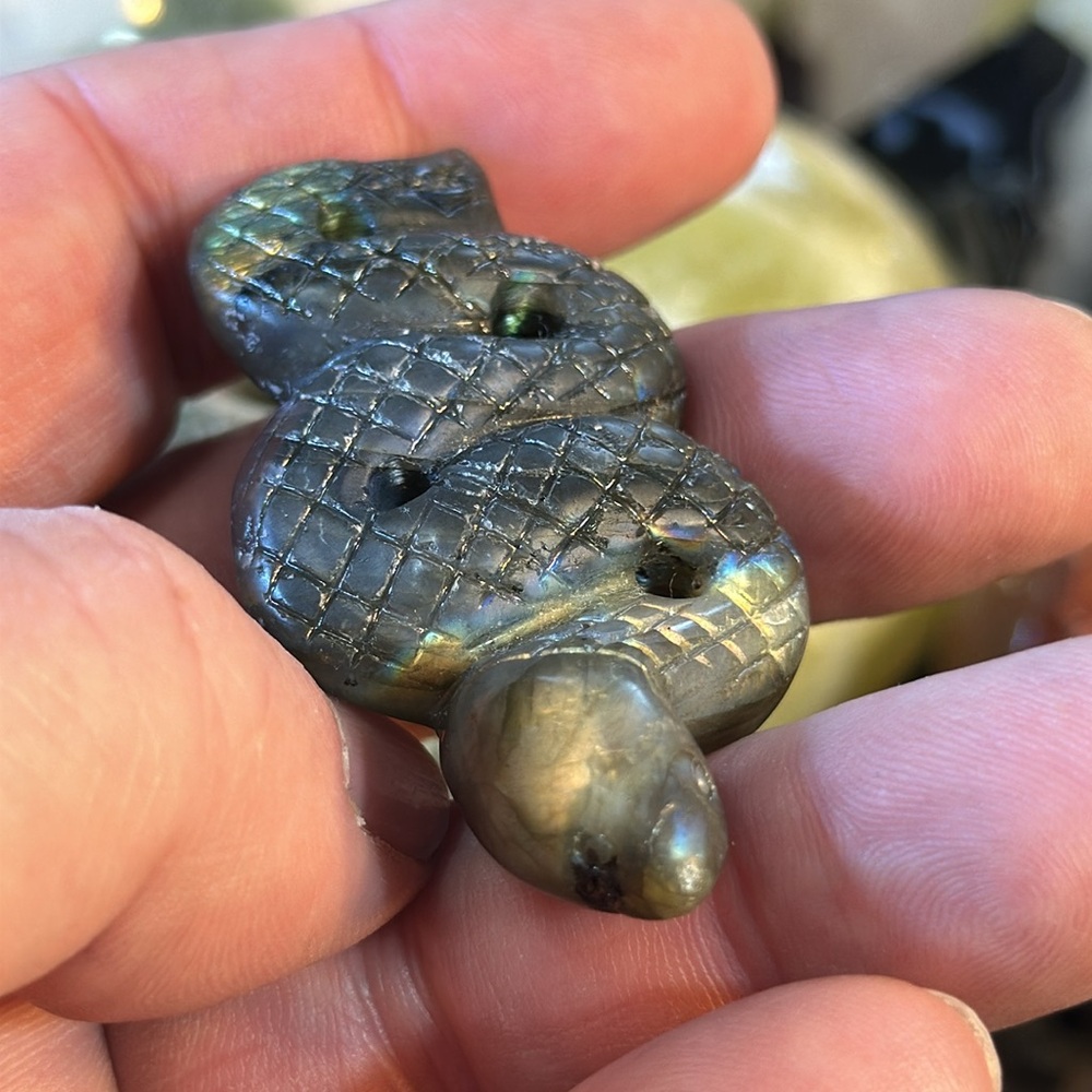 🌸SALE🌸 Labradorite Snake Carving! - Picture 3 of 4